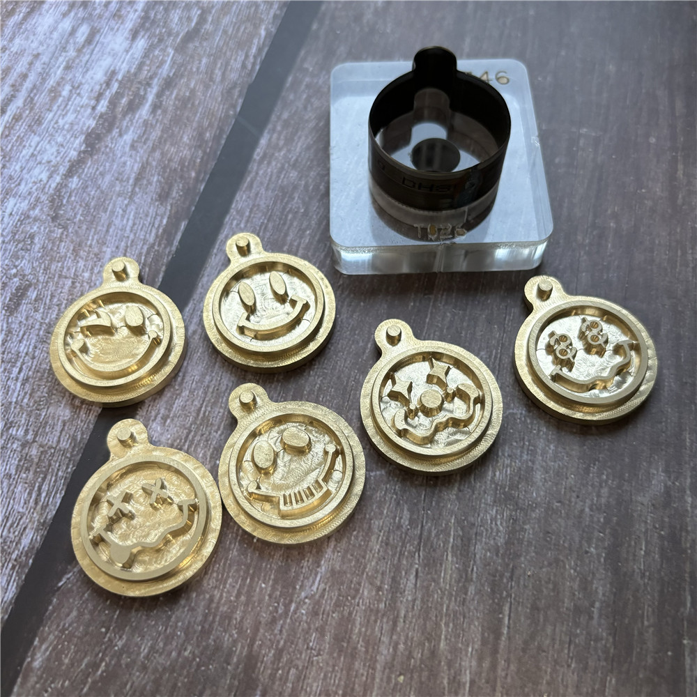 Wisiorek na zamówienie uśmiech – Leather Stamp Set recenzja i cena